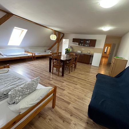 Dvůr Nové Zámky Hotel Mladec Exterior foto