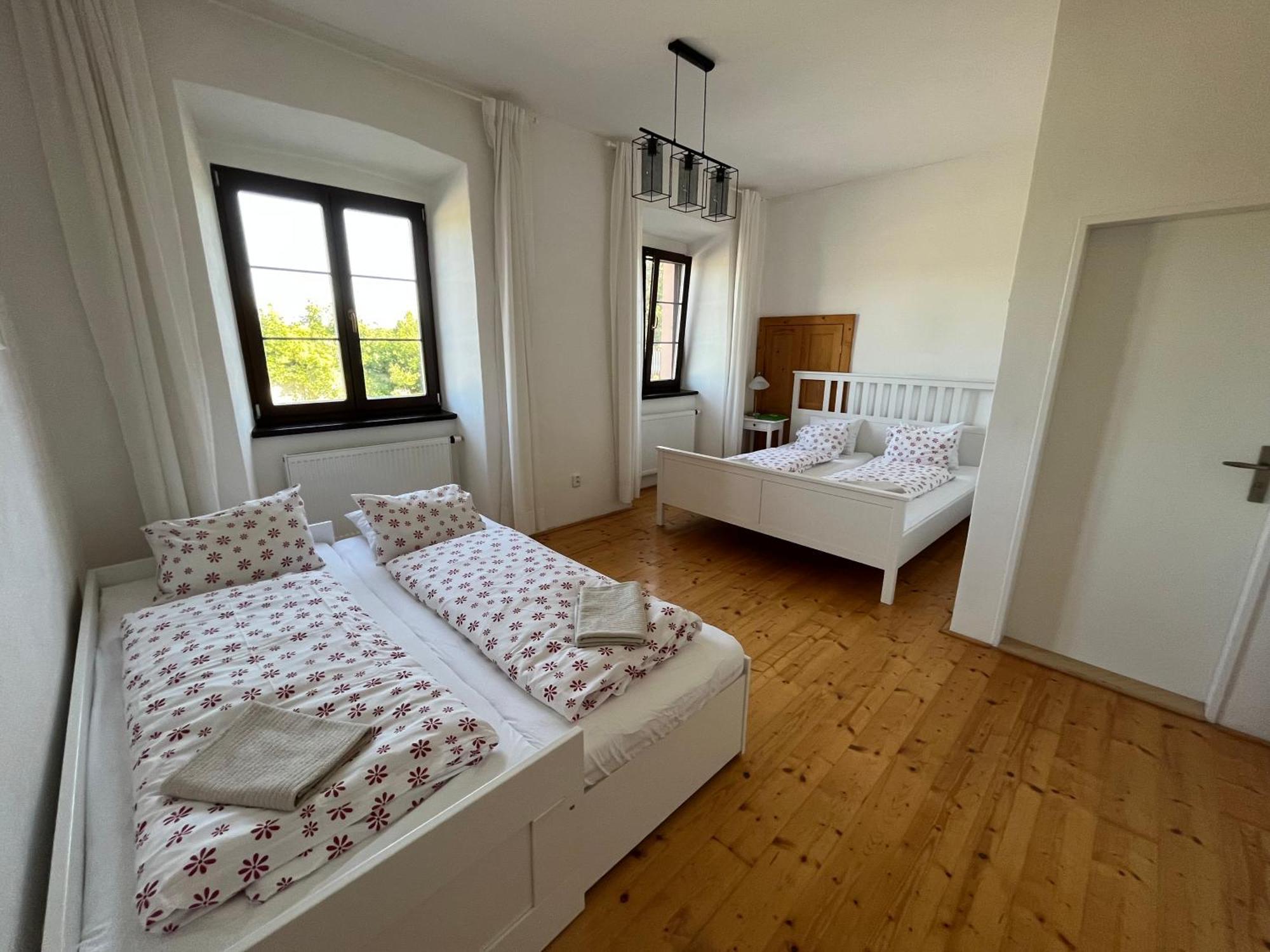 Dvůr Nové Zámky Hotel Mladec Exterior foto
