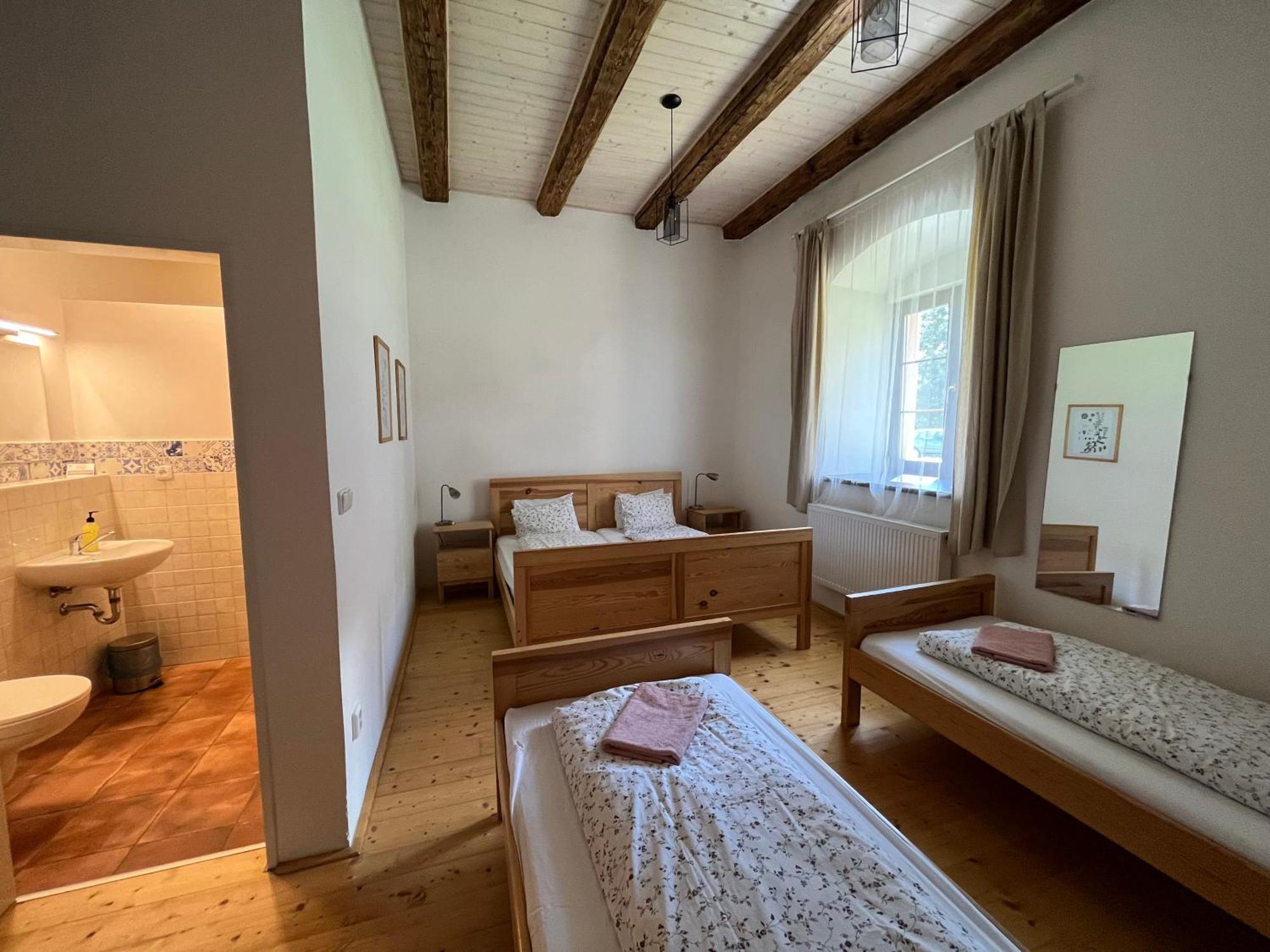 Dvůr Nové Zámky Hotel Mladec Exterior foto