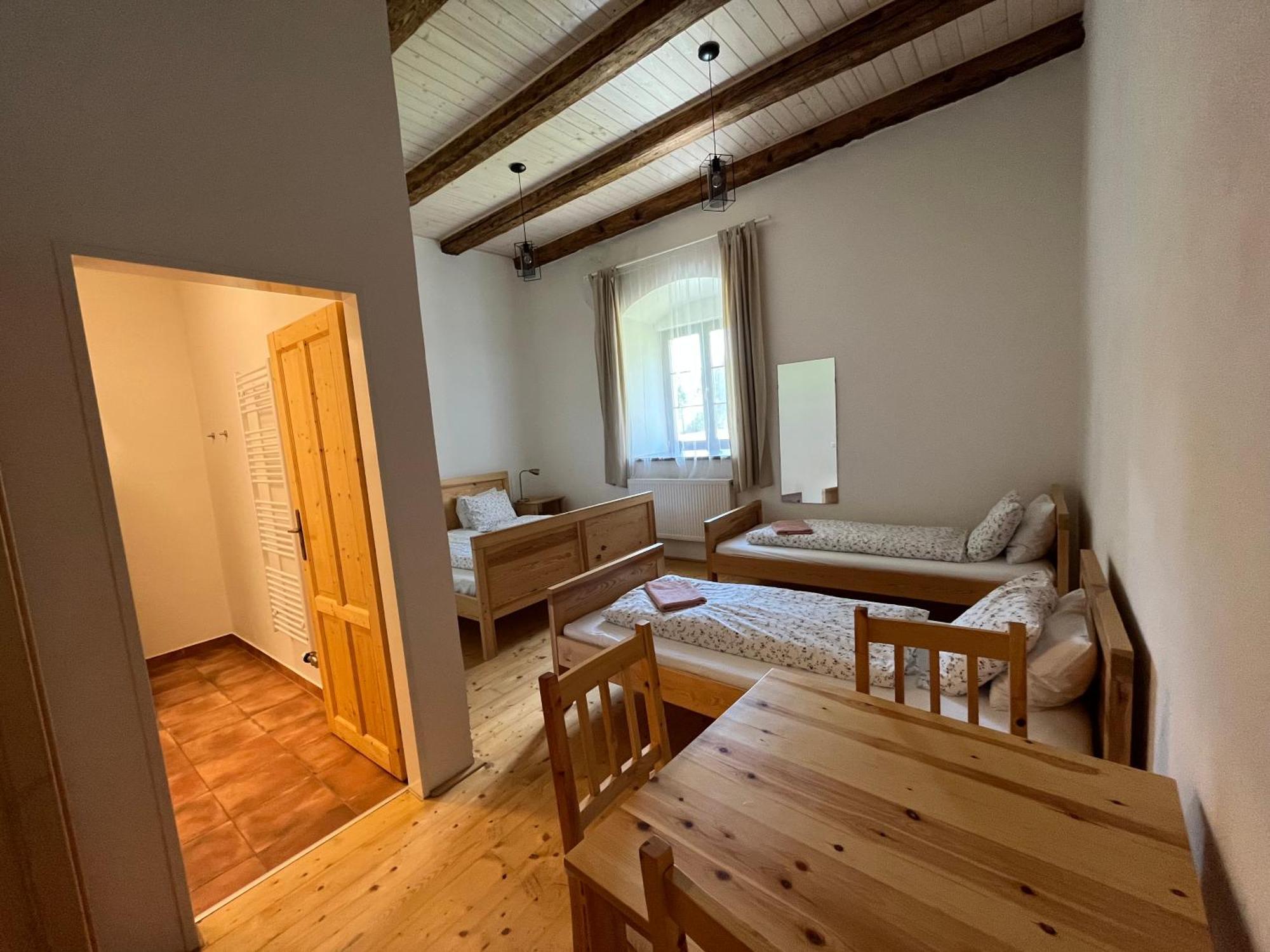 Dvůr Nové Zámky Hotel Mladec Exterior foto
