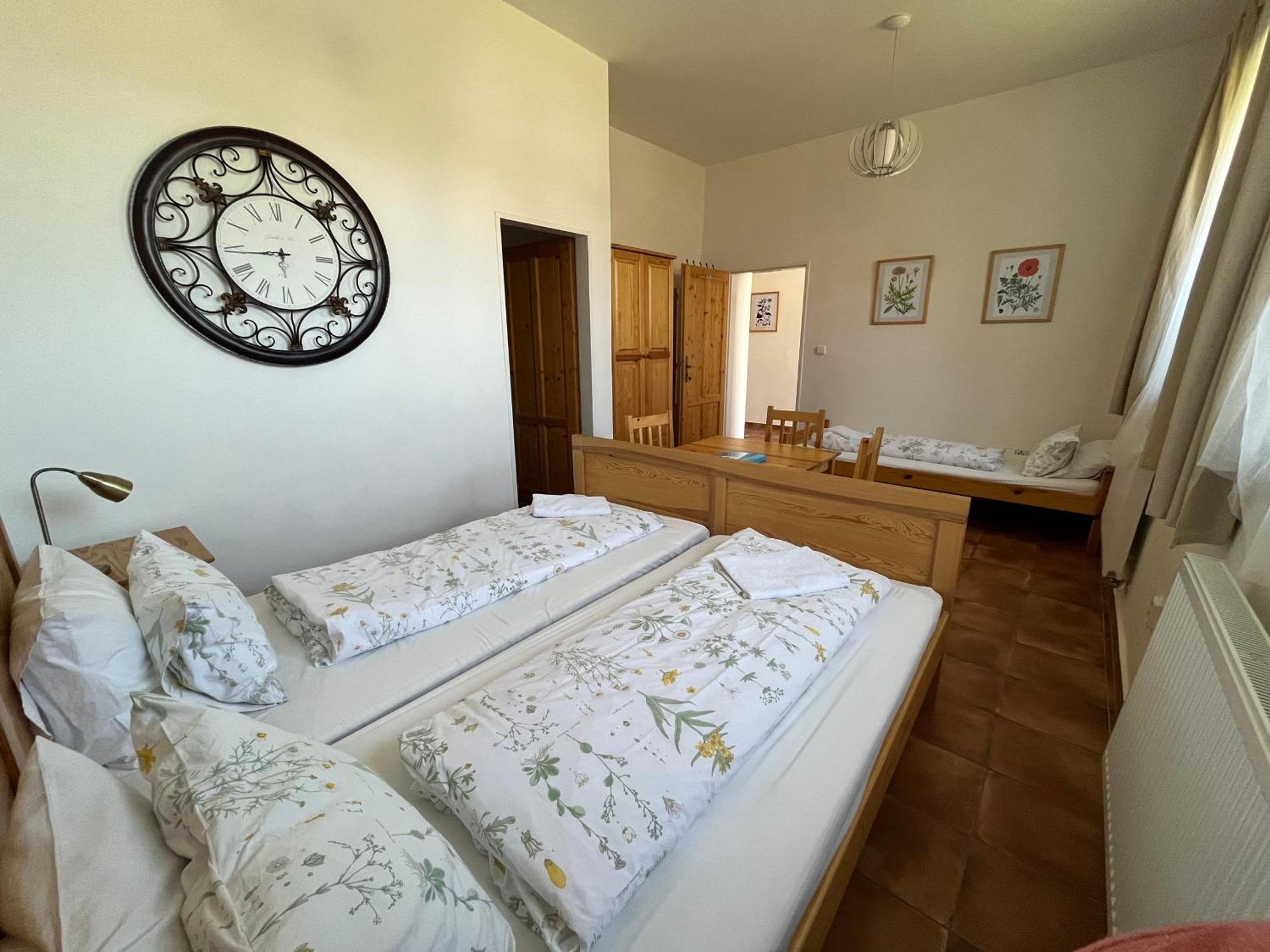 Dvůr Nové Zámky Hotel Mladec Exterior foto