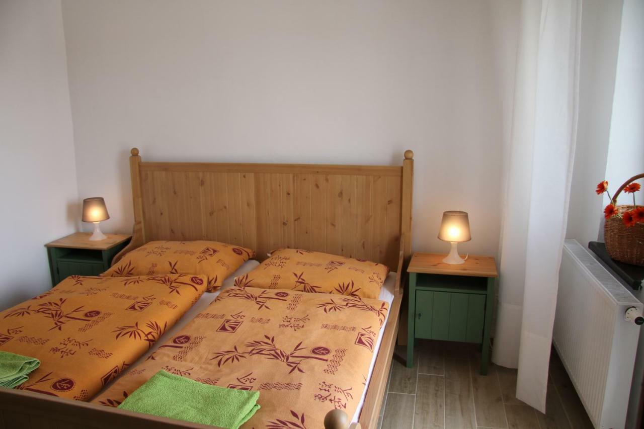 Dvůr Nové Zámky Hotel Mladec Exterior foto
