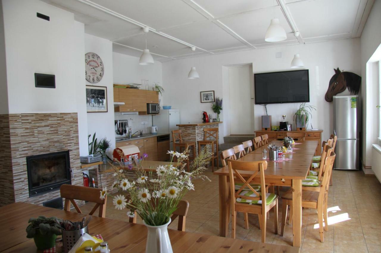 Dvůr Nové Zámky Hotel Mladec Exterior foto